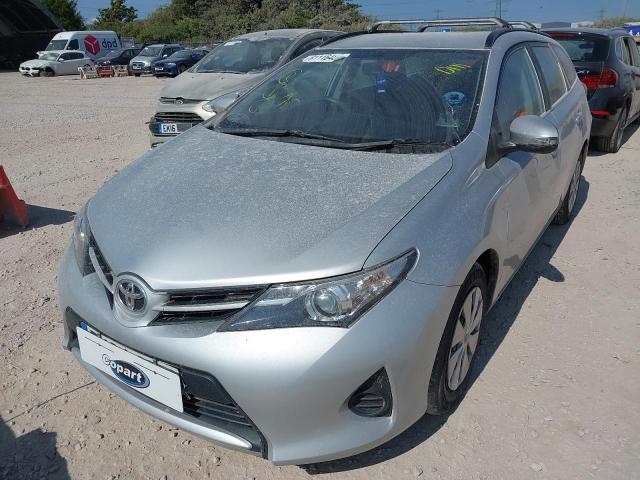 TOYOTA AURIS ACTI 2015