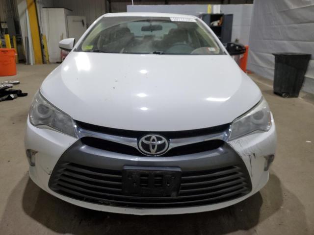 Sedans TOYOTA CAMRY 2017 Biały
