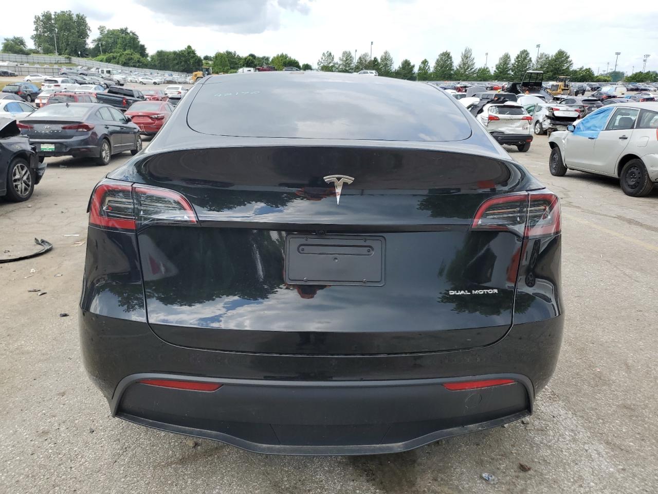 2025 Tesla Model Y VIN: 7SAYGDEE7SF288472 Lot: 61363815