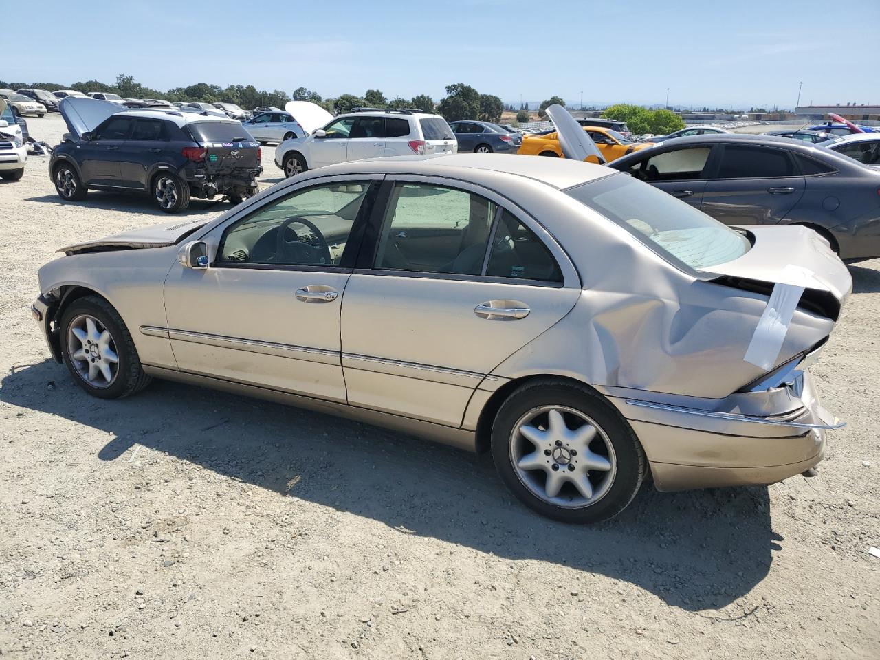 MERCEDES-BENZ C-CLASS 2003 VIN WDBRF84J83F365615 photo 2