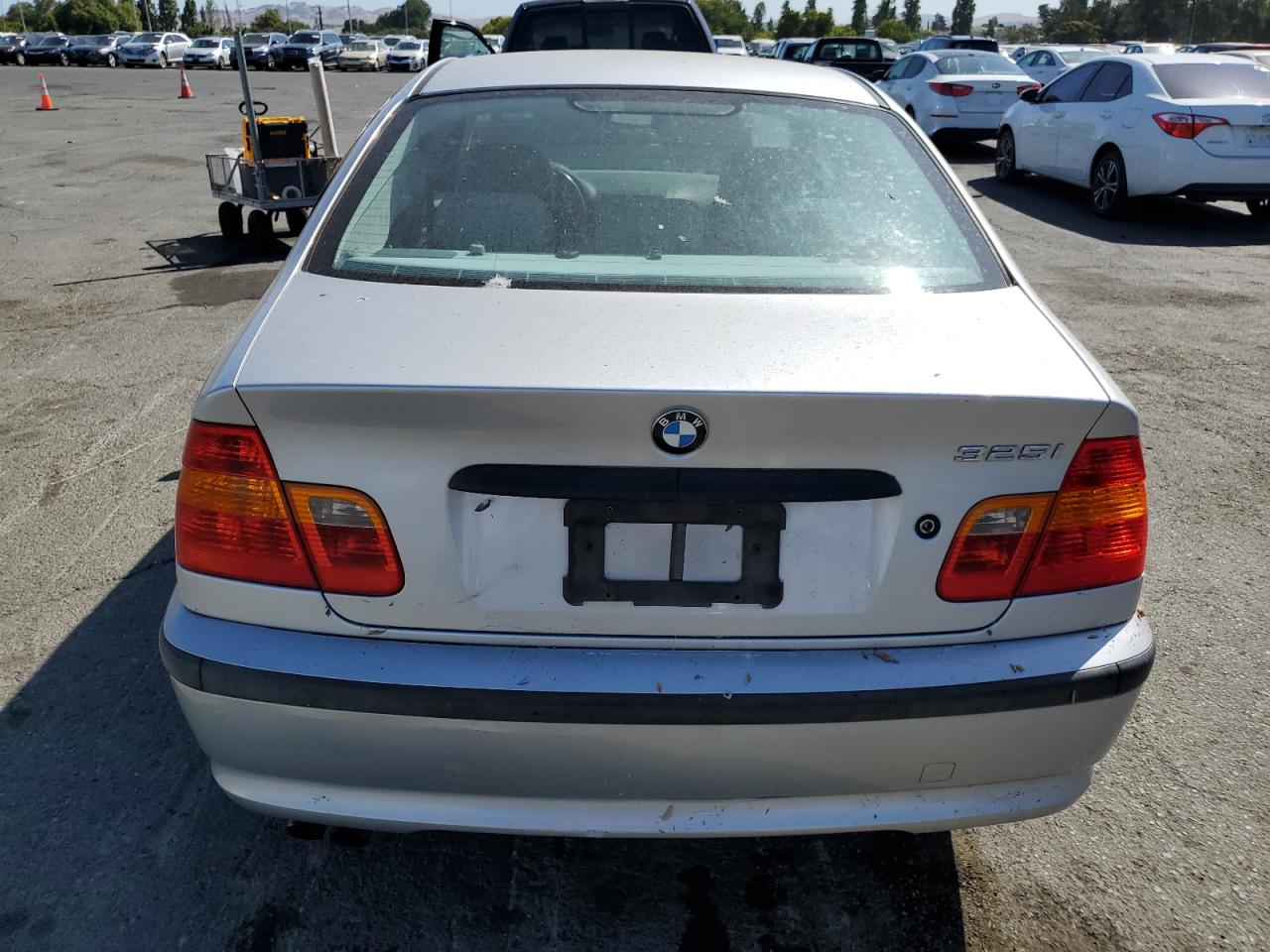 2003 BMW 325 I VIN: WBAEV33423KL85476 Lot: 62429495