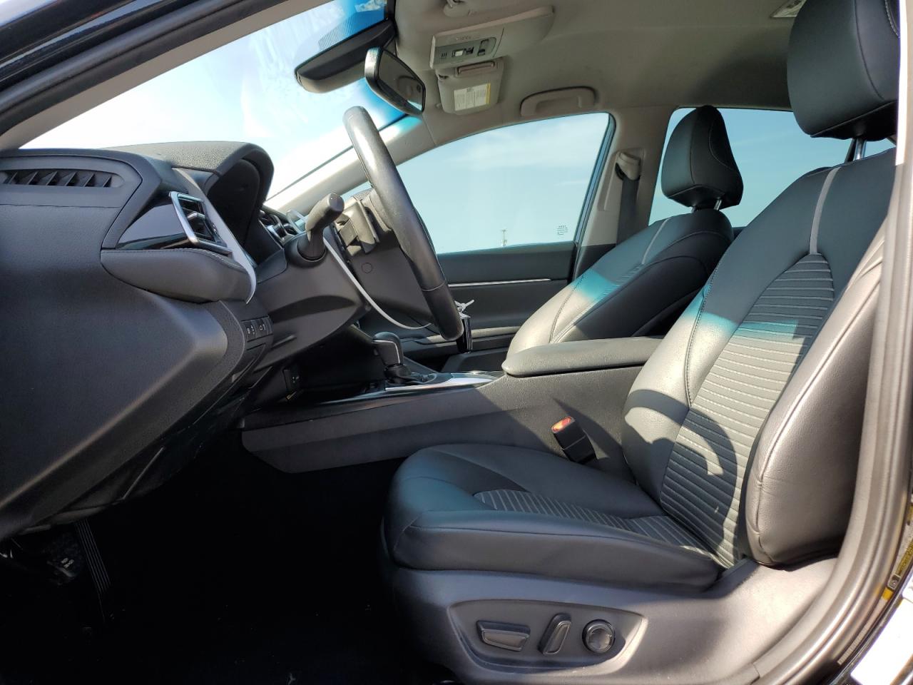 2018 Toyota Camry L VIN: 4T1B11HK0JU560009 Lot: 61396945