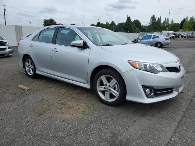  TOYOTA CAMRY 2013 Srebrny