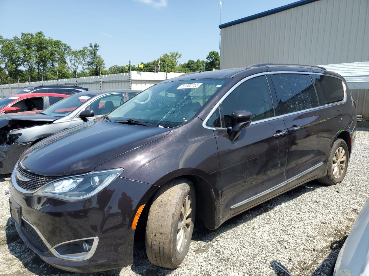 2017 Chrysler Pacifica Touring L for Sale in Spartanburg, SC - Minor Dent/Scratches