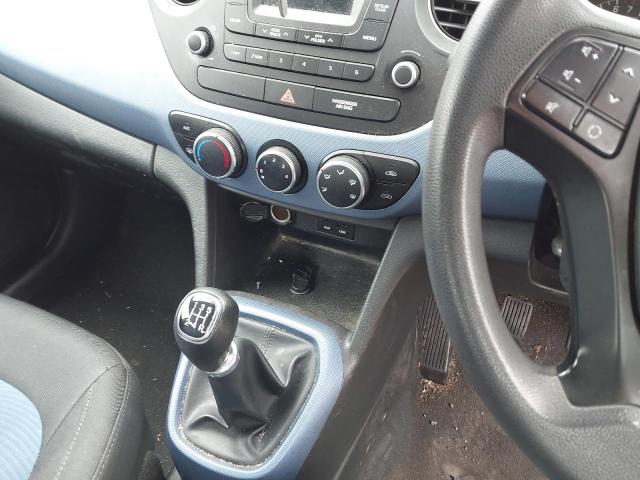 2016 HYUNDAI I10 SE