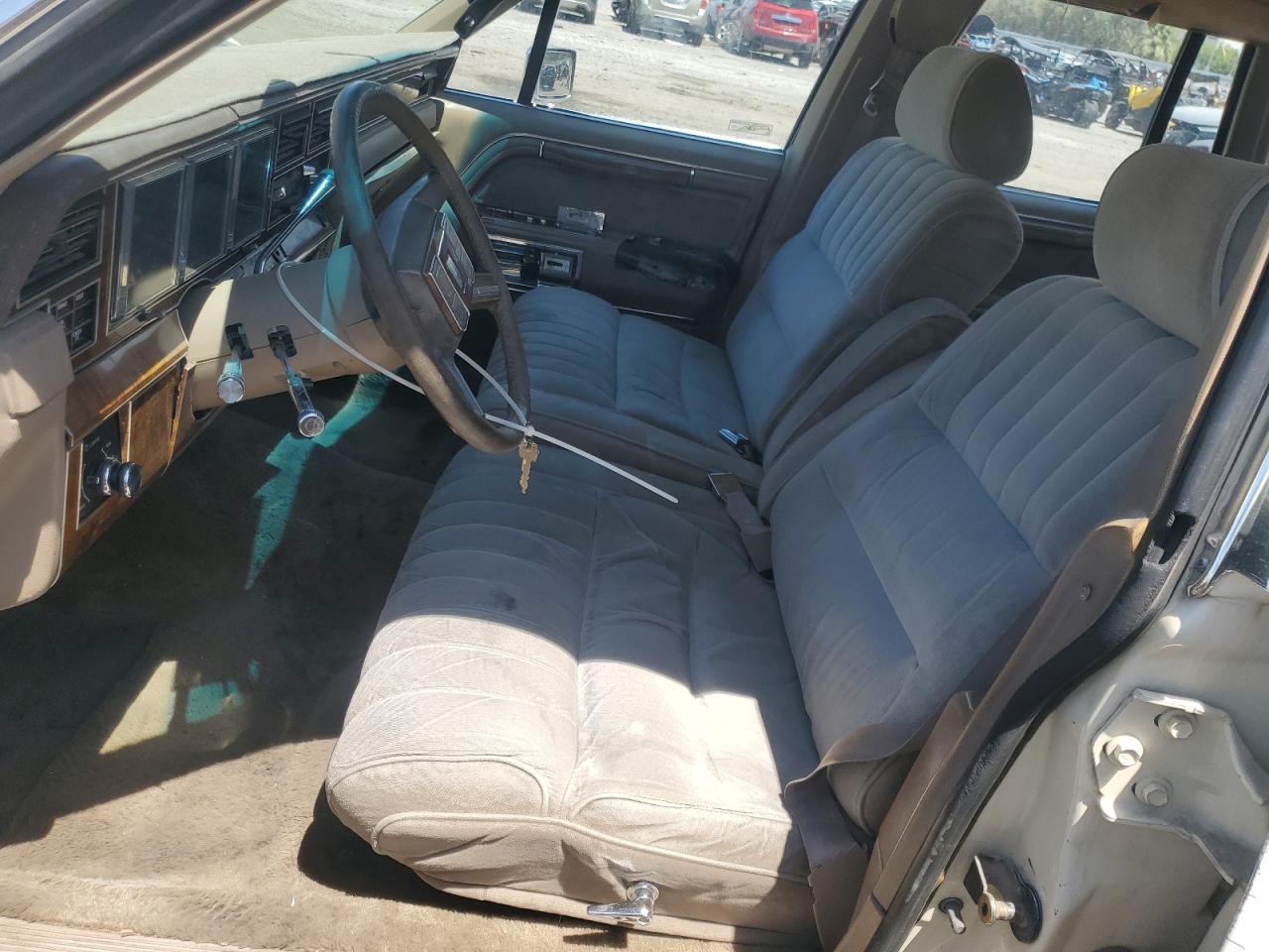 1989 Lincoln Town Car VIN: 1LNBM81F0KY719814 Lot: 61096835