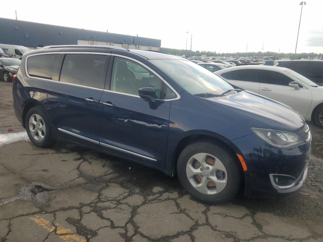 CHRYSLER PACIFICA 2017 VIN 2C4RC1EG6HR821387 фото 4
