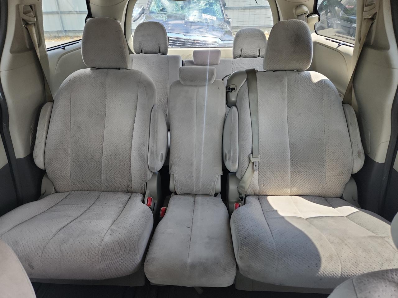 2012 Toyota Sienna Le VIN: 5TDKK3DC4CS243904 Lot: 62687655
