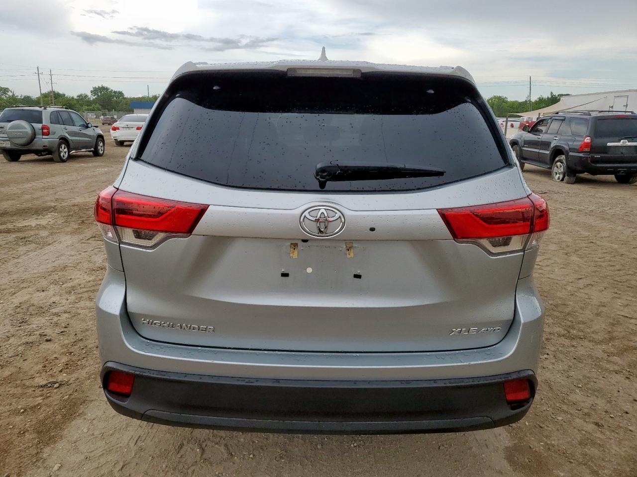 5TDJZRFH1JS905793 TOYOTA HIGHLANDER 2018