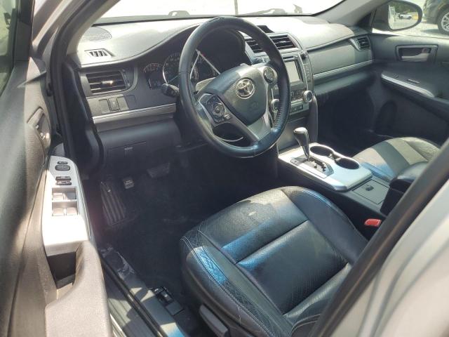 Sedans TOYOTA CAMRY 2013 Srebrny