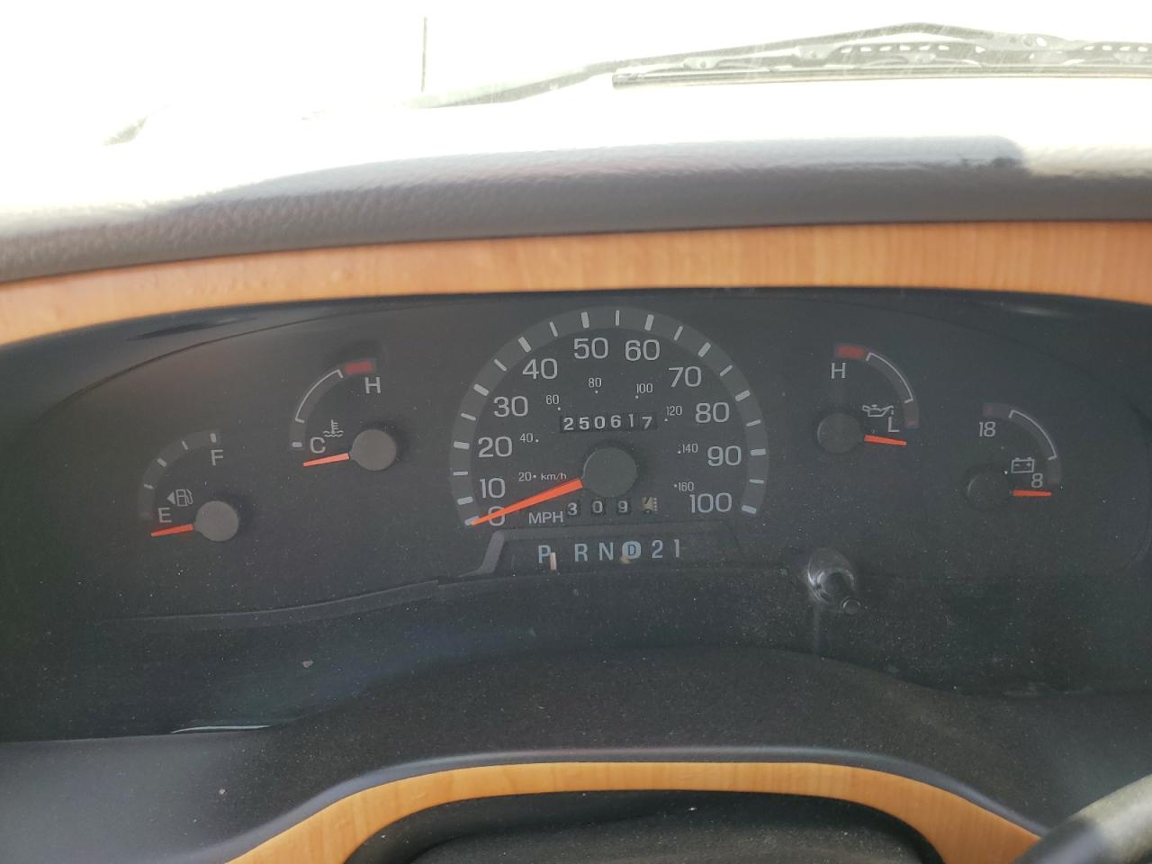 1998 Ford Econoline E250 Van VIN: 1FDPE24L0WHA44246 Lot: 62284435