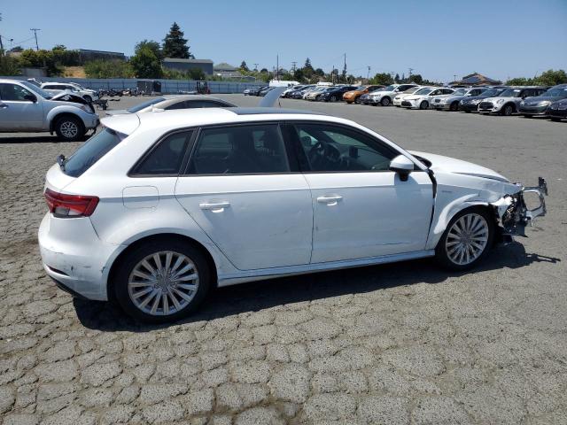 Hatchbacks AUDI A3 2017 Biały