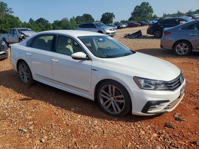  VOLKSWAGEN PASSAT 2017 Белы