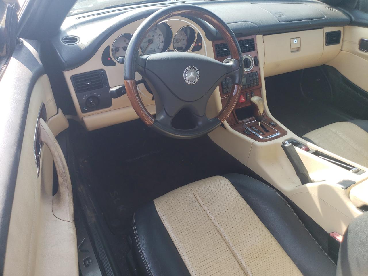 2003 Mercedes-Benz Slk 320 VIN: WDBKK65F43F284008 Lot: 61010215