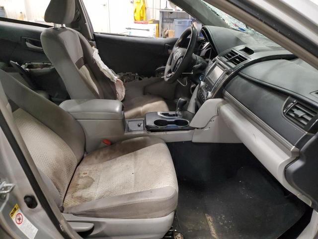 Sedans TOYOTA CAMRY 2012 Srebrny