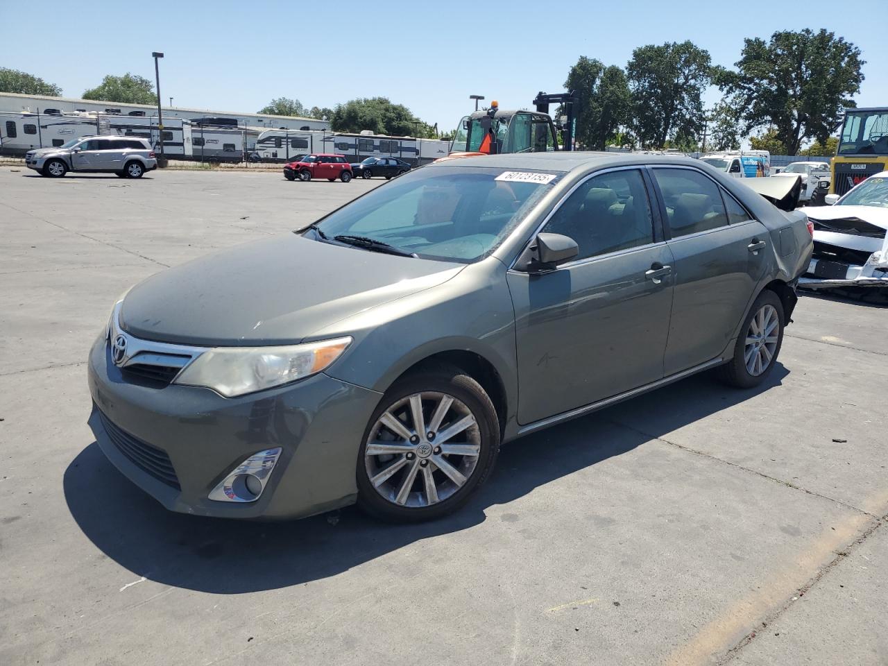2014 Toyota Camry L продається в Sacramento, CA - Rear End
