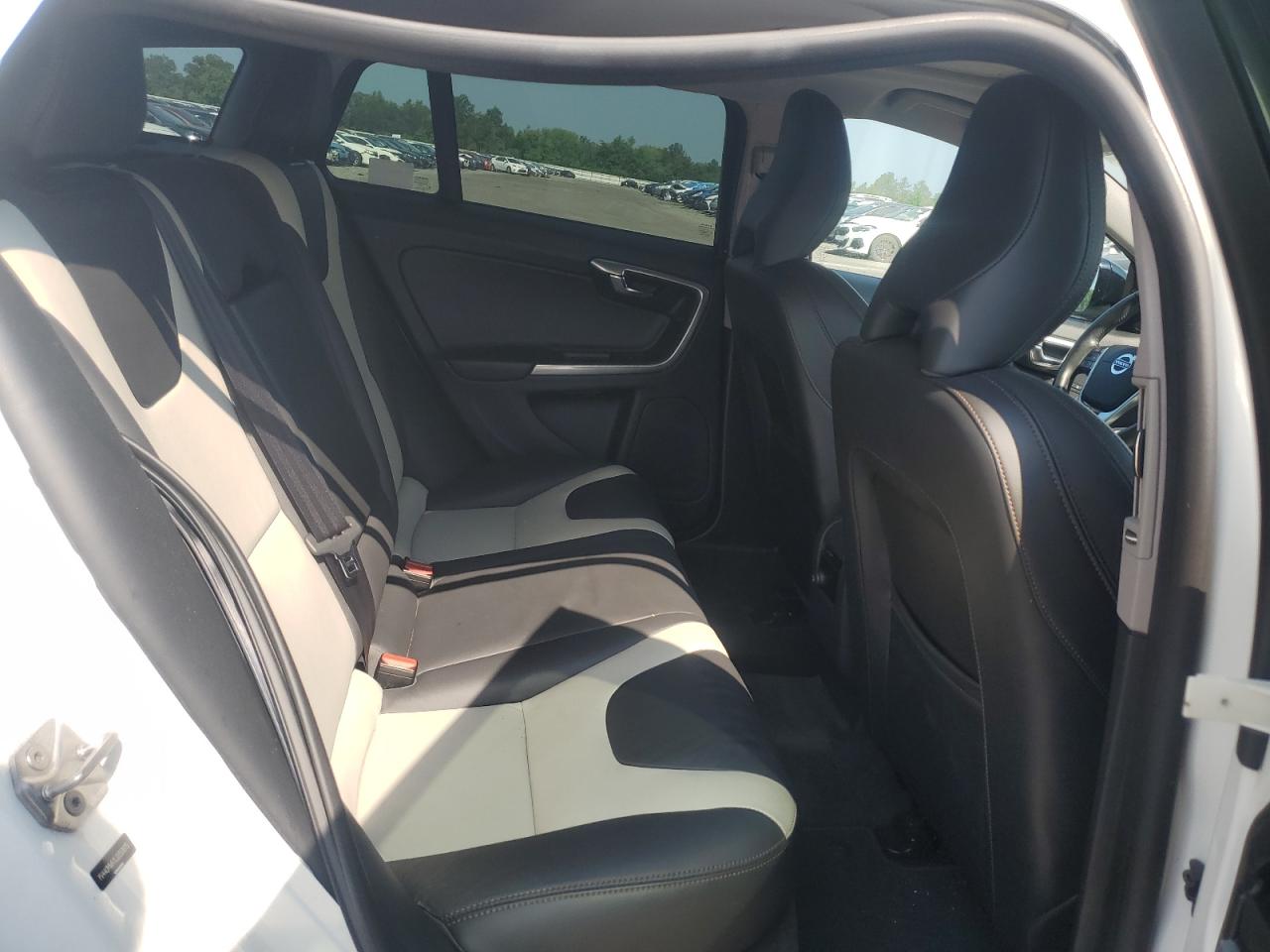 2018 Volvo V60 Cross Country Premier VIN: YV440MWKXJ2059075 Lot: 60654775