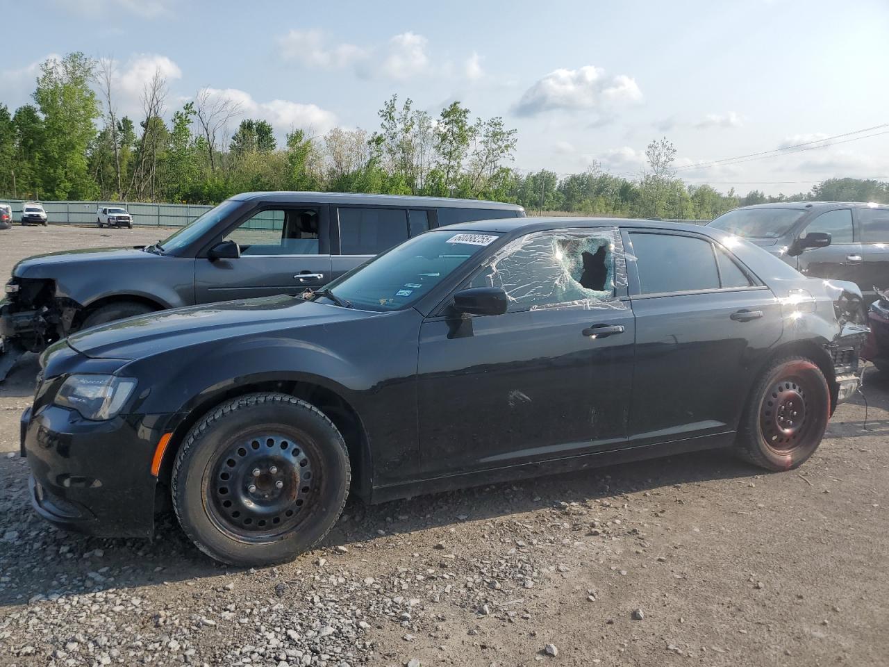 Leroy, NY에서 판매 중인 2020 Chrysler 300 Touring - Side