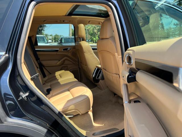 Parquets PORSCHE CAYENNE 2016 Czarny