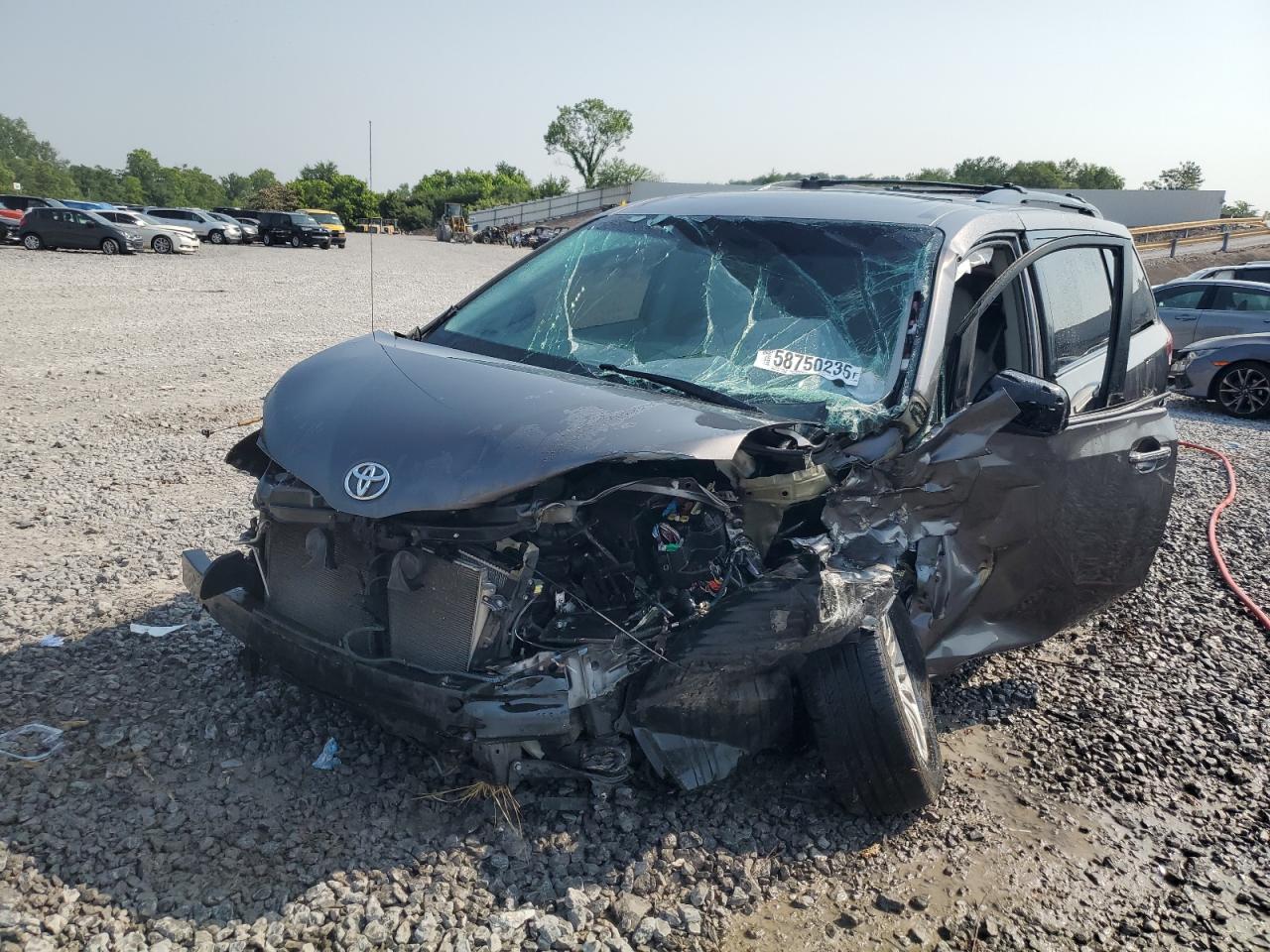 2013 Toyota Sienna Xle for Sale in Hueytown, AL - Front End