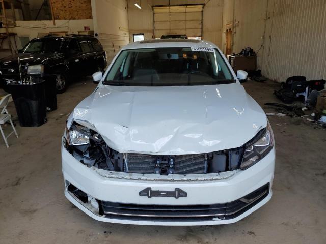  VOLKSWAGEN PASSAT 2019 White