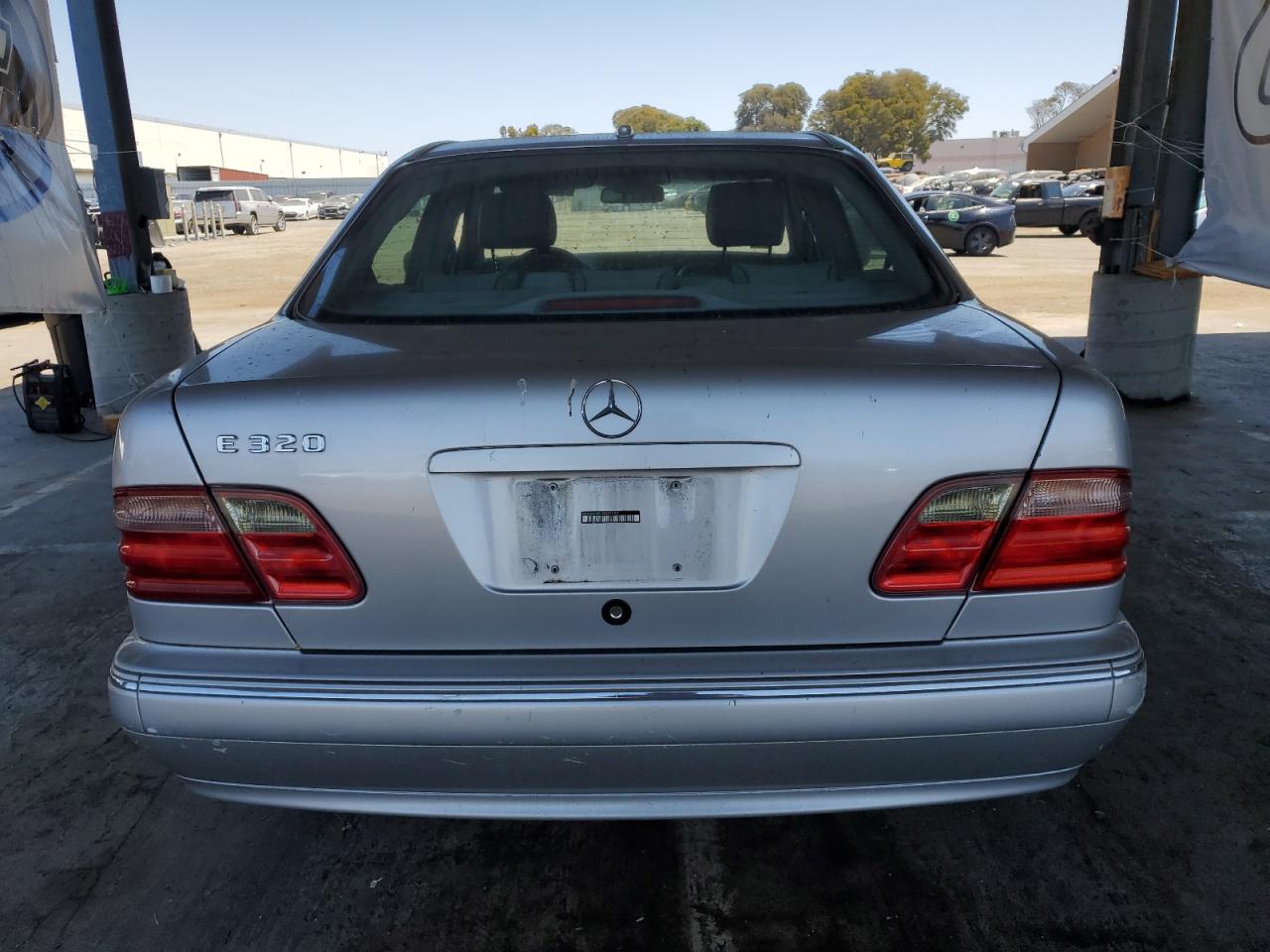 2001 Mercedes-Benz E 320 VIN: WDBJF65J01B317059 Lot: 62968135