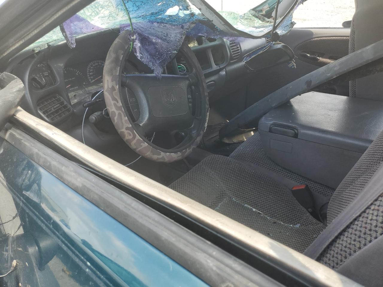 1999 Dodge Ram 2500 VIN: 3B7KF2360XG203981 Lot: 62489195