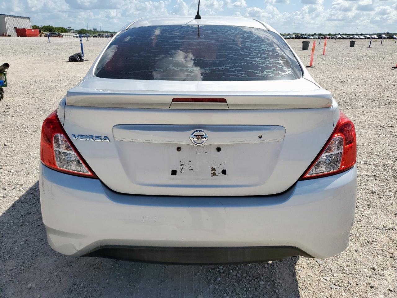 3N1CN7AP6JL824143 NISSAN VERSA 2018