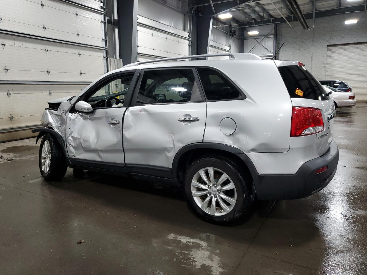 KIA SORENTO 2011 VIN 5XYKTDA27BG048311 фото 2
