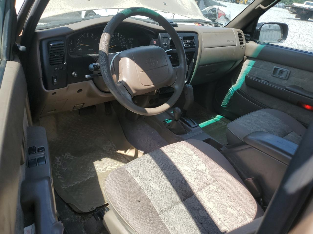 2000 Toyota Tacoma Xtracab VIN: 4TAWN72N1YZ668079 Lot: 63211065