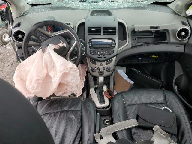 Sedans CHEVROLET SONIC 2012 Srebrny