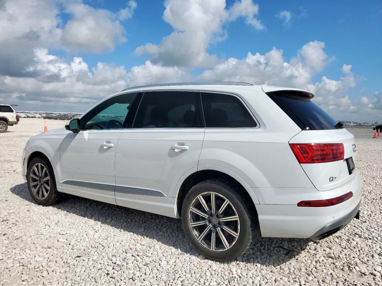 AUDI Q7 2018 VIN WA1VAAF74JD029082 zdjęcie 2