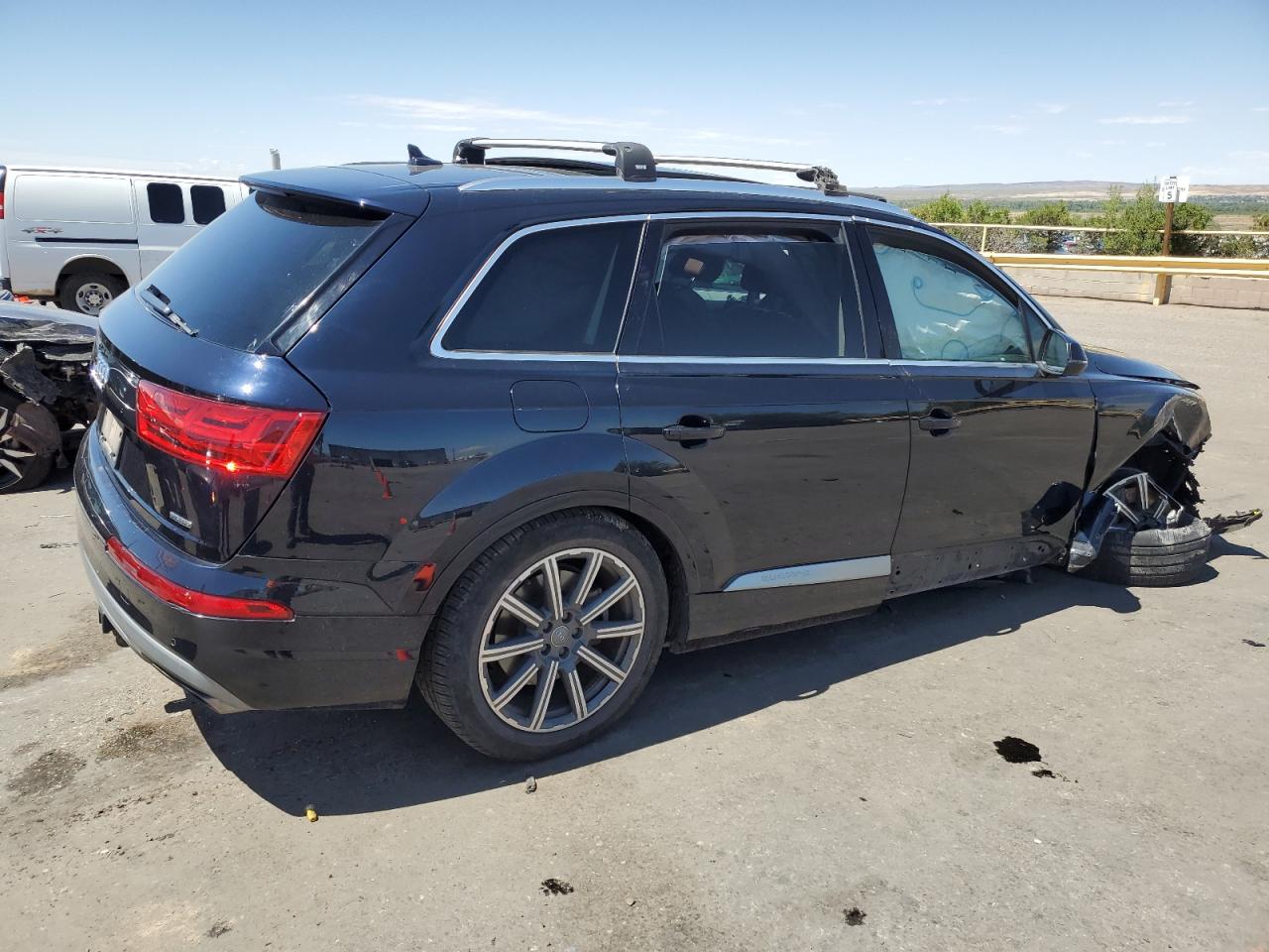 AUDI Q7 2018 VIN WA1LHAF74JD009644 фото 3