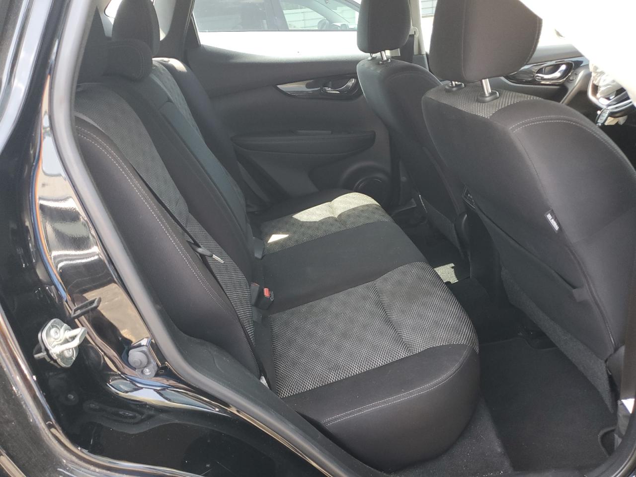 JN1BJ1CR7JW282600 NISSAN ROGUE 2018