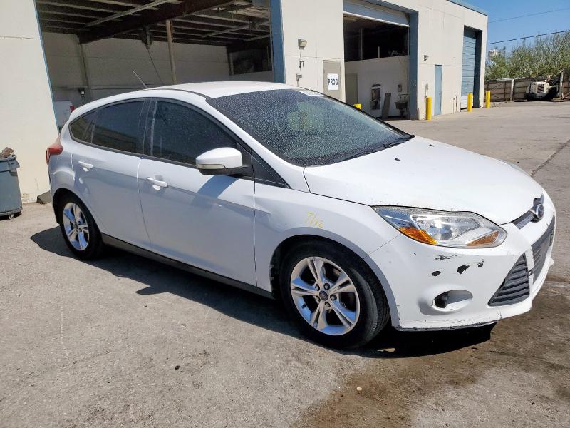 Hatchbacks FORD FOCUS 2013 Biały