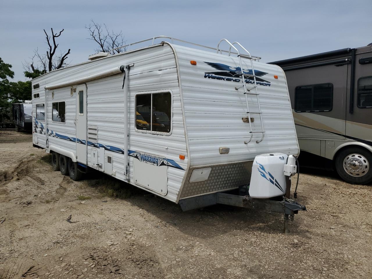 2005 Coach Trailer იყიდება Wichita-ში, KS - Hail