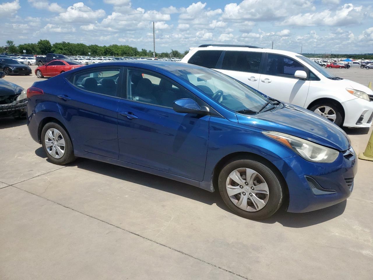 HYUNDAI ELANTRA 2016 VIN 5NPDH4AE7GH687406 фото 4