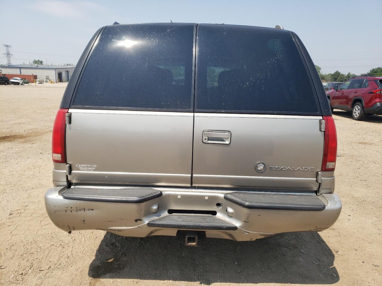 2000 Cadillac Escalade Luxury VIN: 1GYEK63R9YR197300 Lot: 60026815