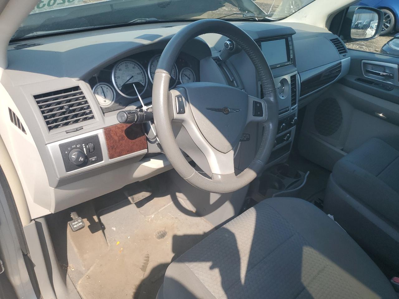 2010 Chrysler Town & Country Touring VIN: 2A4RR5D19AR404042 Lot: 62632525