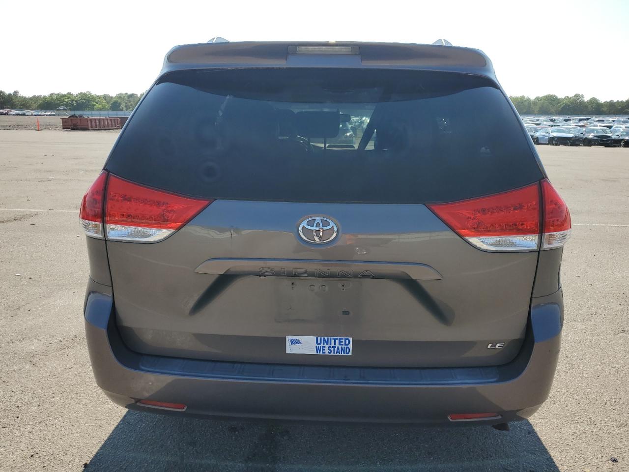 2011 Toyota Sienna Le VIN: 5TDKK3DC2BS085366 Lot: 62728345