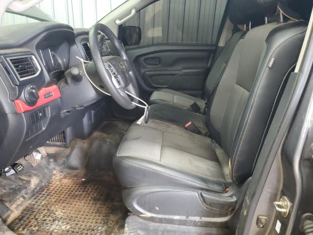 Pickups NISSAN TITAN 2016 Srebrny