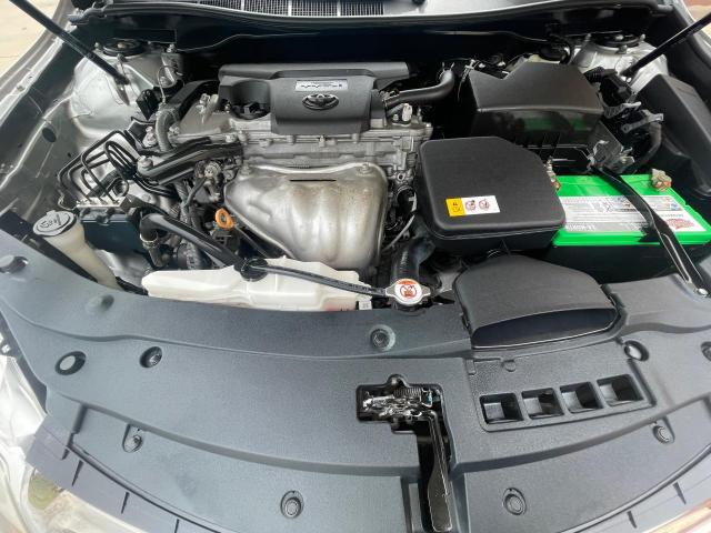 Sedans TOYOTA CAMRY 2017 Srebrny