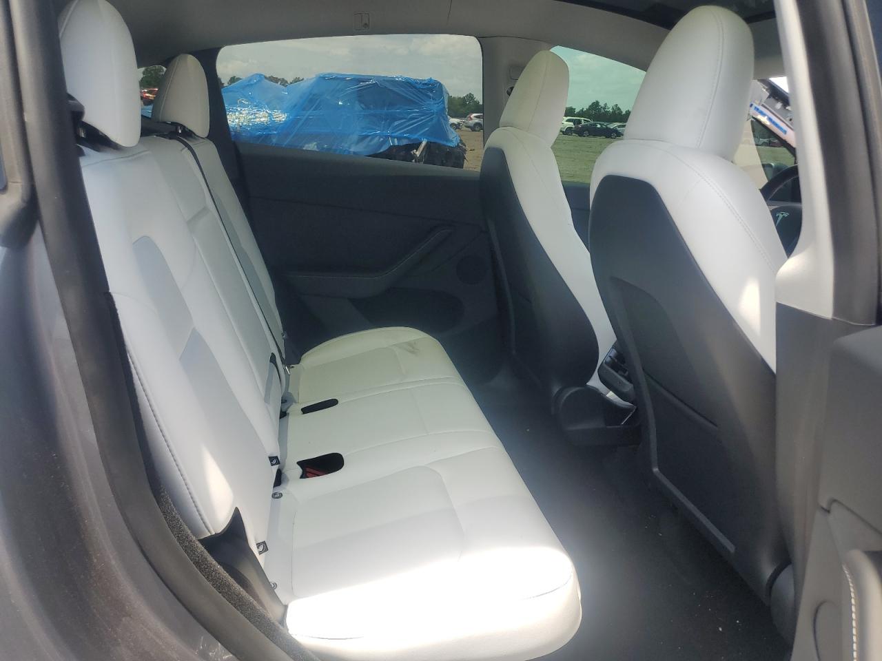 2024 Tesla Model Y VIN: 7SAYGDEE4RA332726 Lot: 61757135