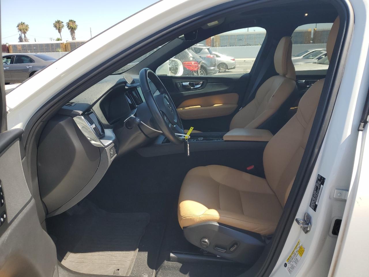 2020 Volvo Xc60 T5 Momentum VIN: YV4102DK8L1548948 Lot: 61027645