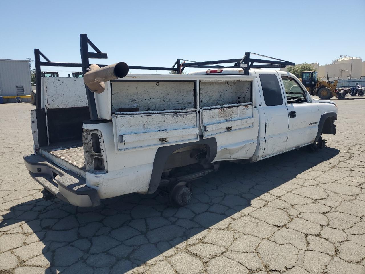 CHEVROLET ALL Models 2004 VIN 1GCHC29U64E303823 фото 3