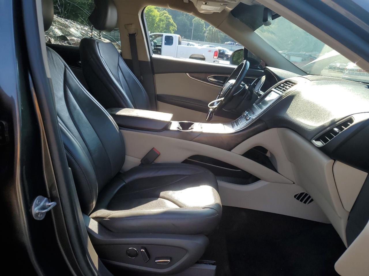 2019 Lincoln Nautilus Reserve VIN: 2LMPJ6L9XKBL16967 Lot: 62356445