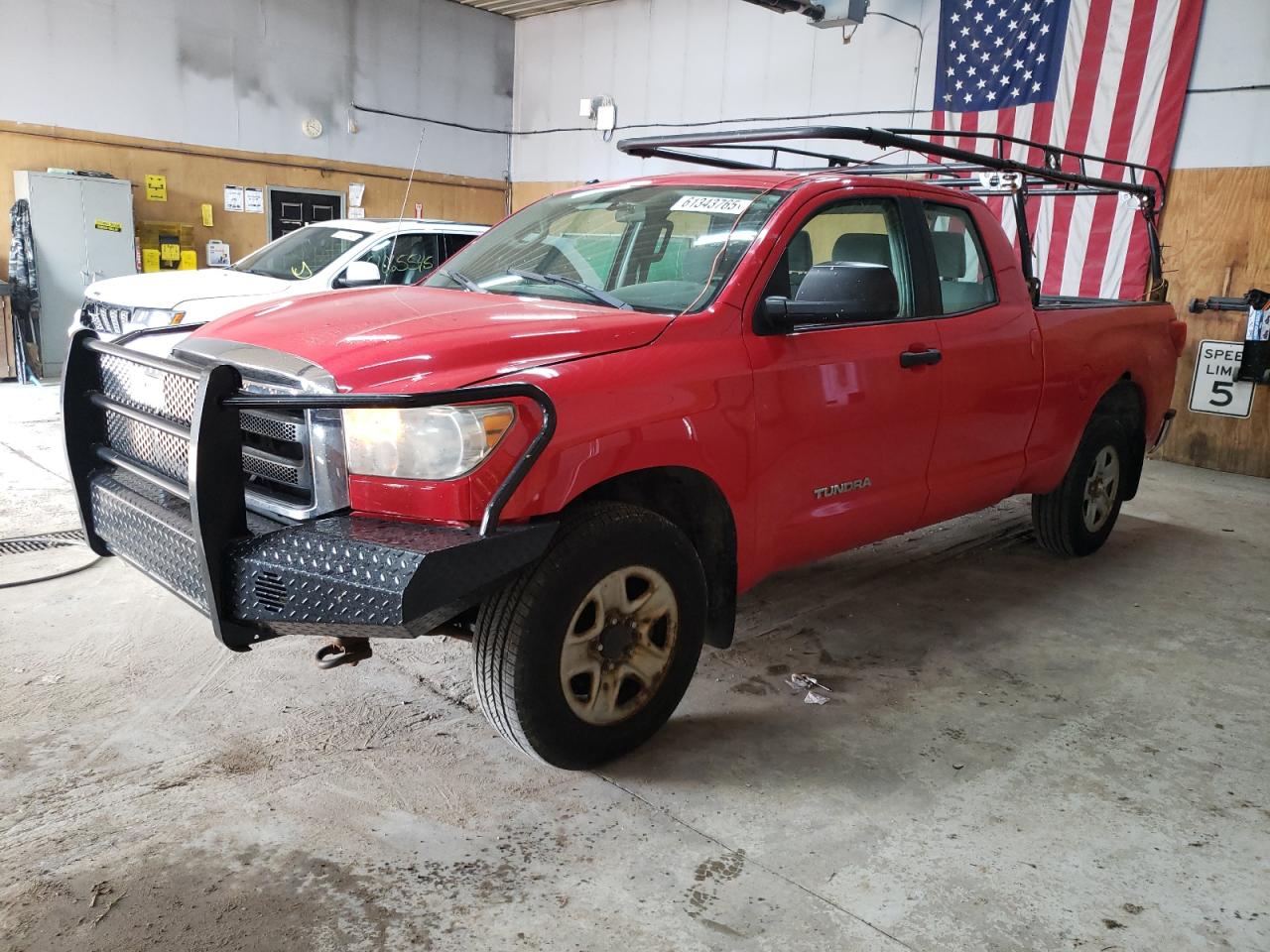 2013 Toyota Tundra Double Cab Sr5 للبيع في Kincheloe، MI - Minor Dent/Scratches