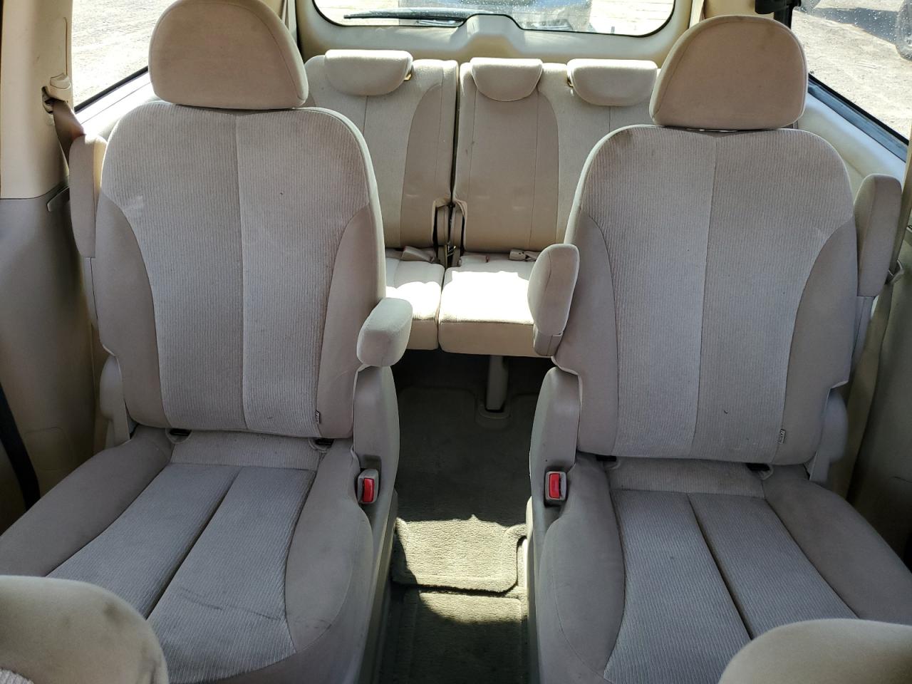 2011 Kia Sedona Lx VIN: KNDMG4C7XB6407949 Lot: 60655265