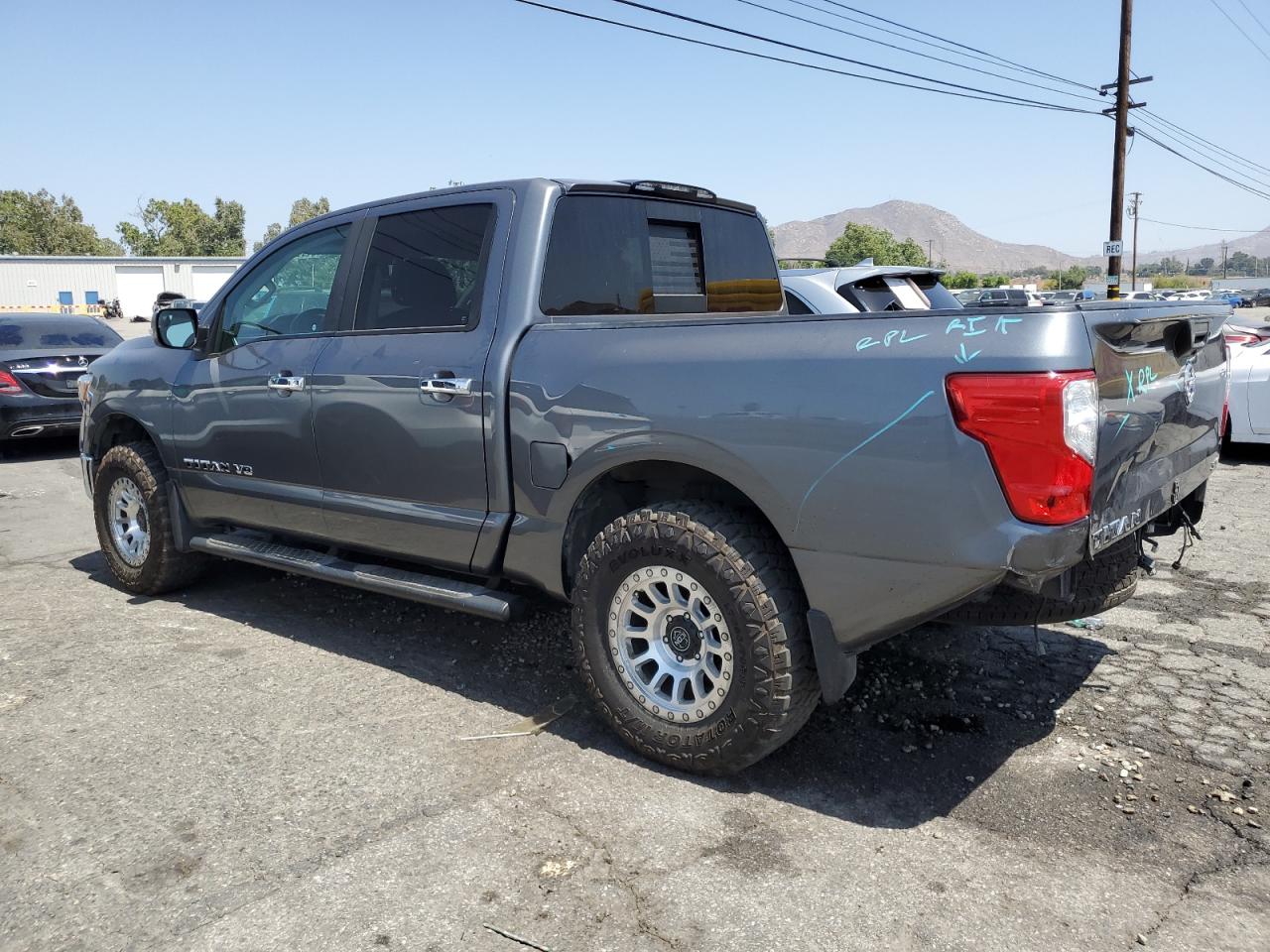 1N6AA1E62JN547602 NISSAN TITAN 2018