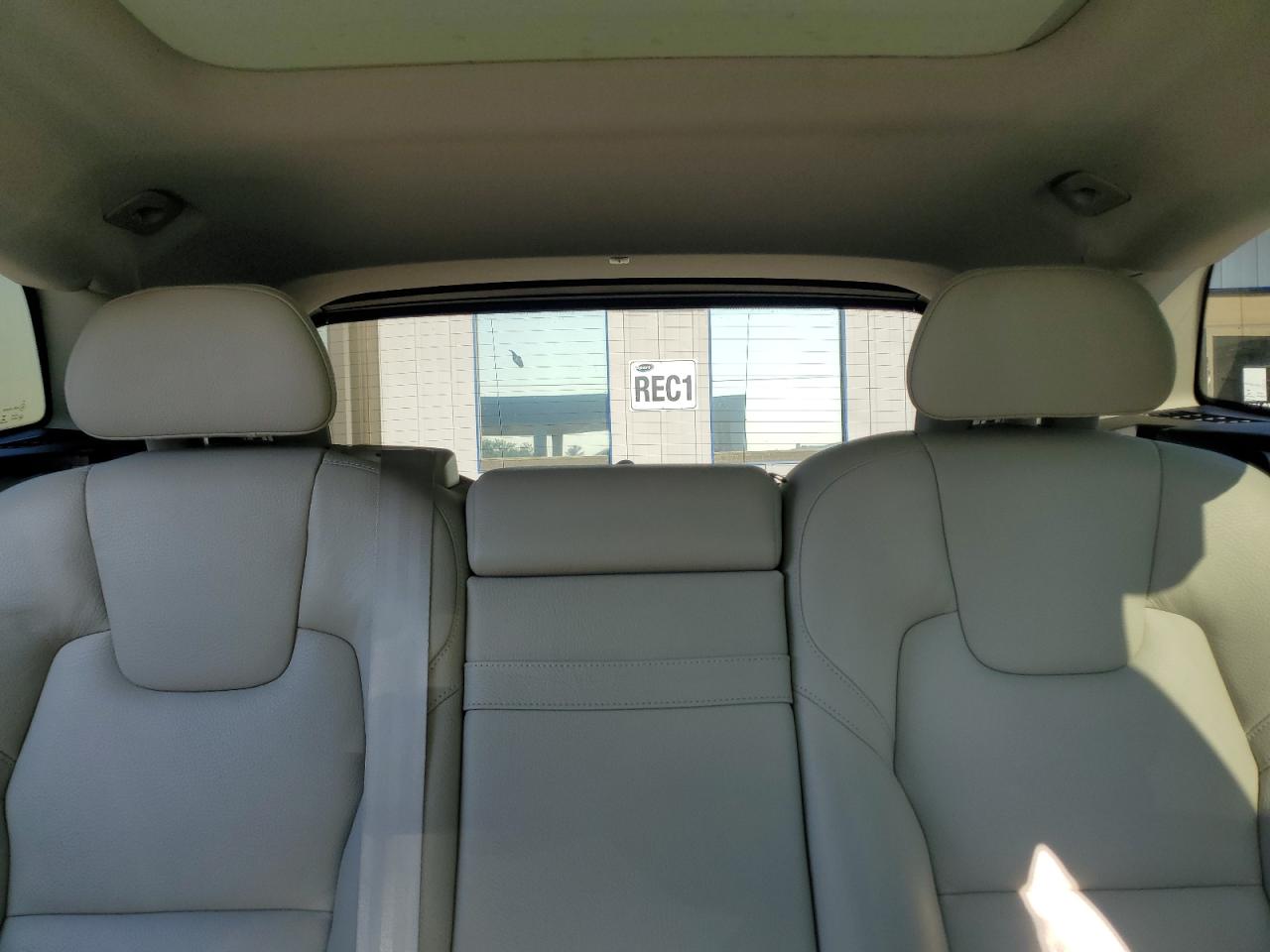 2018 Volvo Xc60 T5 VIN: LYV102RK5JB068691 Lot: 62558225